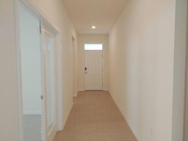 Foto del edificio - 5240 Sunshine Dr