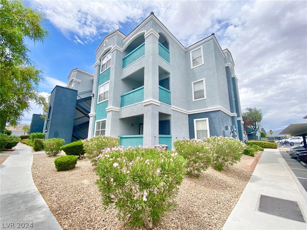 Primary Photo - 6955 N Durango Dr