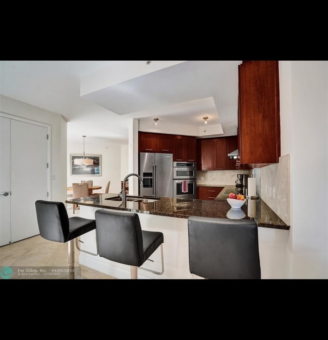 Building Photo - 2501 N Ocean Blvd