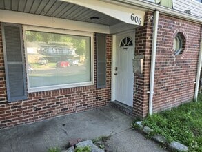 Building Photo - 606 Redkirk Ln