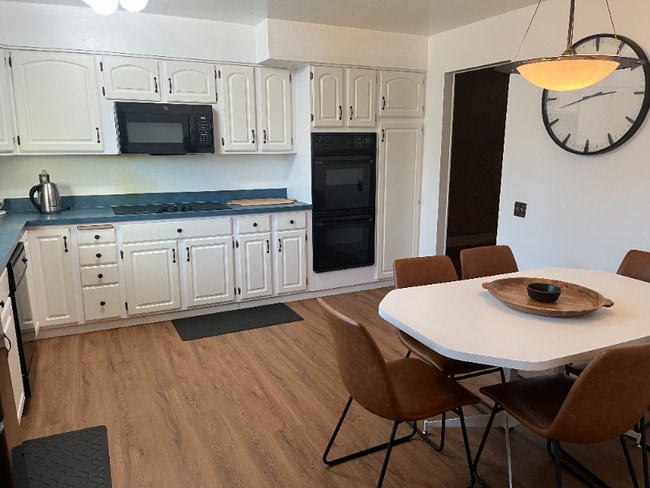 Building Photo - 661 S Fulton St