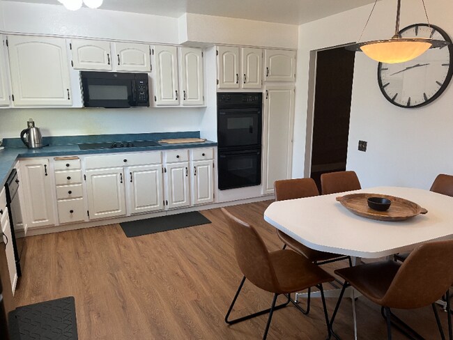 Foto del edificio - 661 S Fulton St