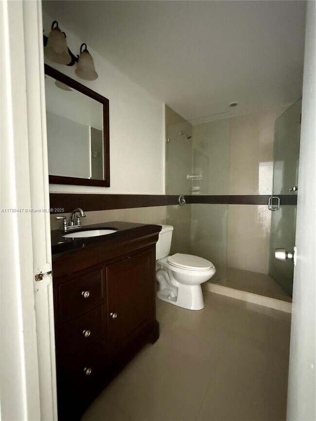 Foto del edificio - 10000 NW 80th Ct