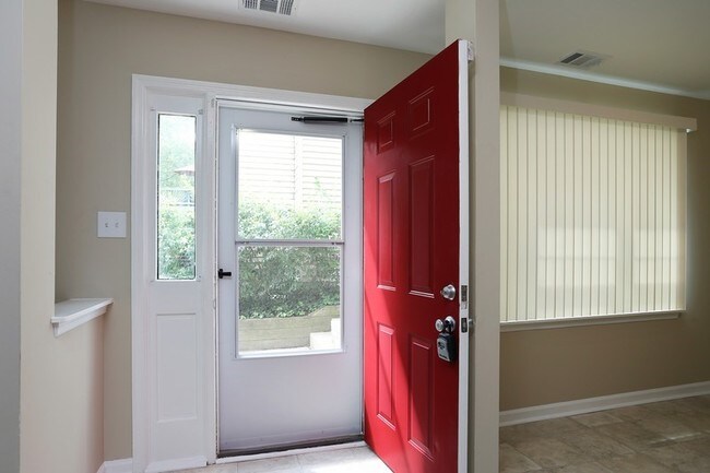 Foto del edificio - 5899 Rowanberry Dr