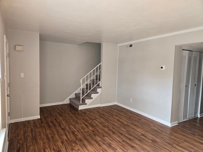 Building Photo - Move In Ready!!