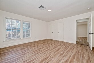 Building Photo - 5609 Denmark St