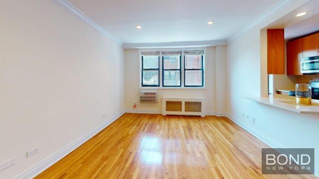 Foto del edificio - 1 bedroom in Jackson Heights NY 11372