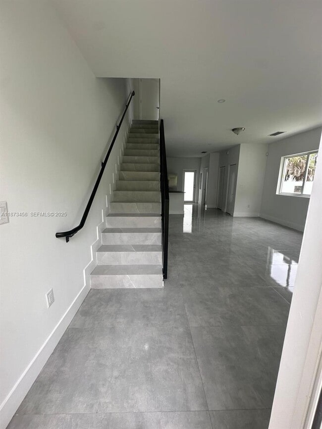 Foto del edificio - 723 NW 19th Ave