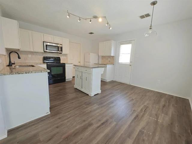 Foto del edificio - 1720 Pebble Brook Way