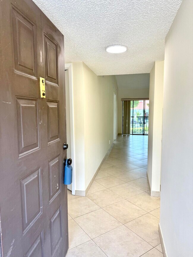 Building Photo - 6649 Somerset Dr