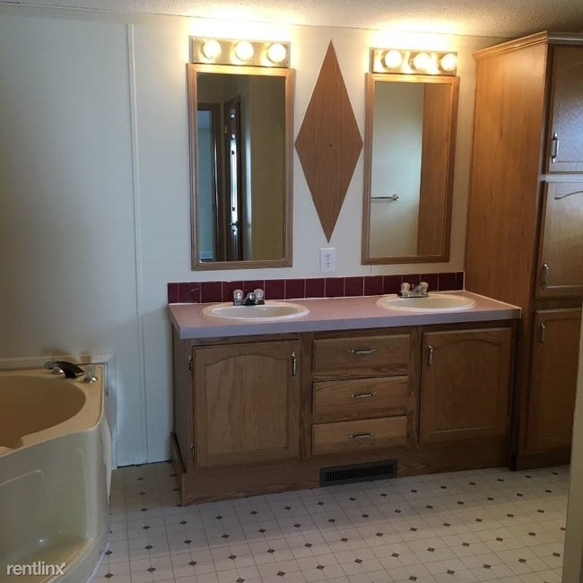 Building Photo - 229 Farmtree Dr