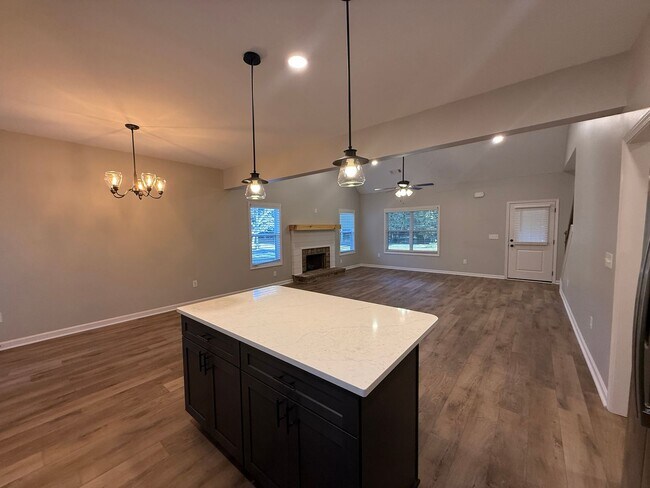 Foto del edificio - Spacious East Athens 4BR / 3.5BA Home with...