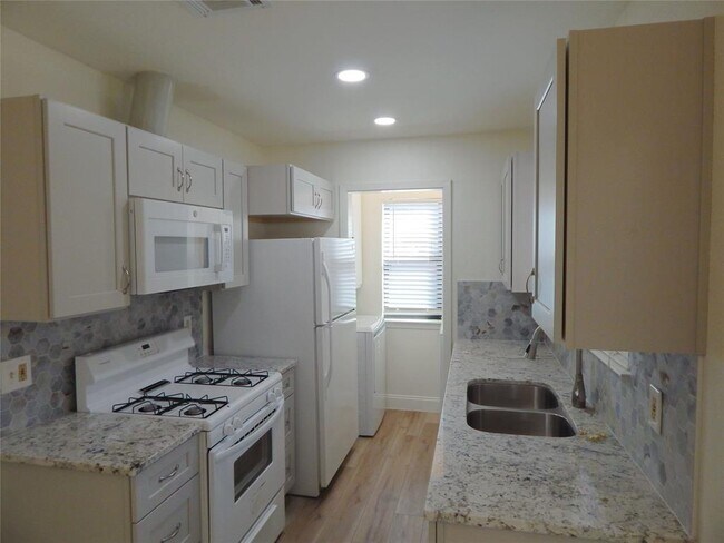 Foto del edificio - 101 Clearday Dr