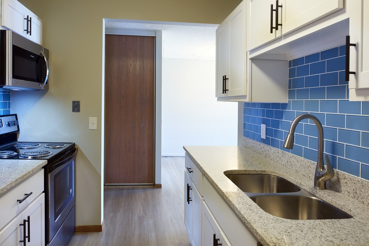 Creek Point Apartments Rentals Hopkins, MN