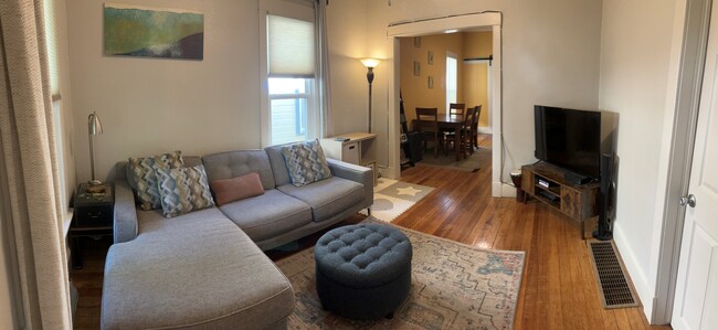 tv/living room - 4478 Stuart St