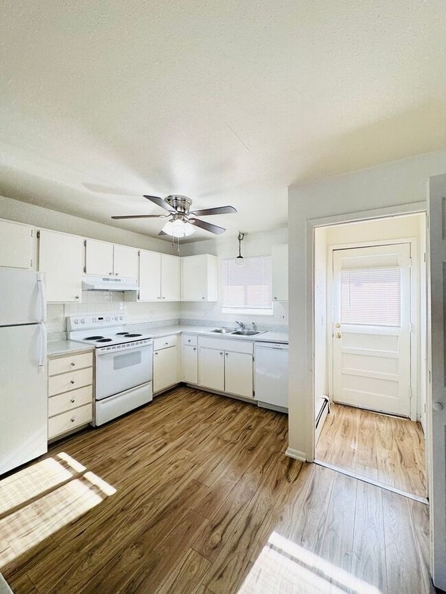 Photo - Beautiful 2 Bedroom Town Home!