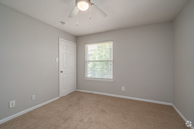2BR, 2BA - 892SF - Primary Bedroom - The Life at Grand Oaks