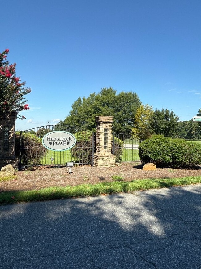 Building Photo - 6118 Hedgecock Cir
