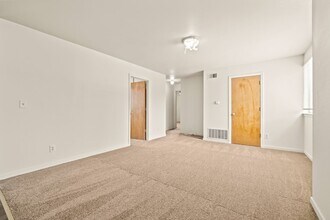 Building Photo - 2736 Nicol Ave