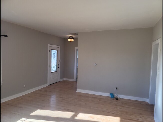 Building Photo - 235 US-231
