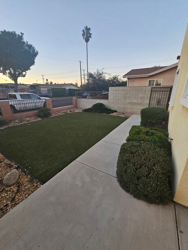 Foto del edificio - 7544 Denny Ave