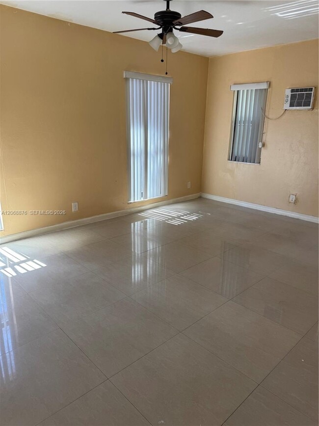 Foto del edificio - 695 NE 151st St