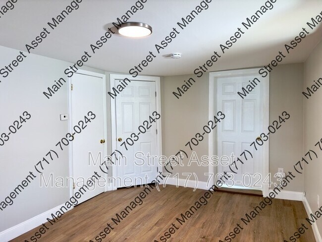 Building Photo - 576 2nd St