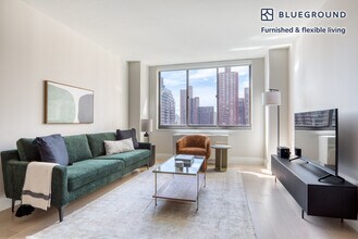 Building Photo - 225 E 95th St