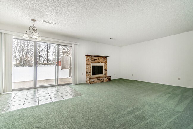 Foto del edificio - Rogers Duplex in Desirable Location!