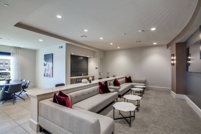 Building Photo - Monarch Exchange