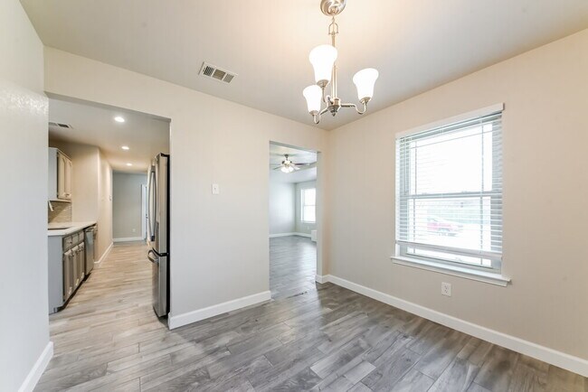 Foto del edificio - 1330 Heather Run Dr