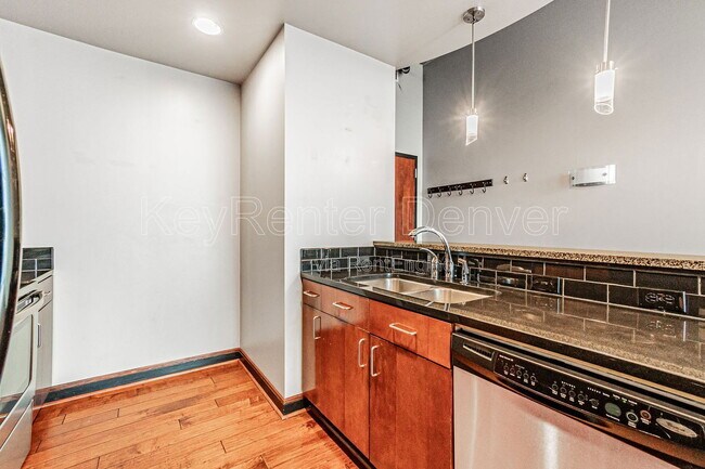 Foto del edificio - 1700 Bassett St