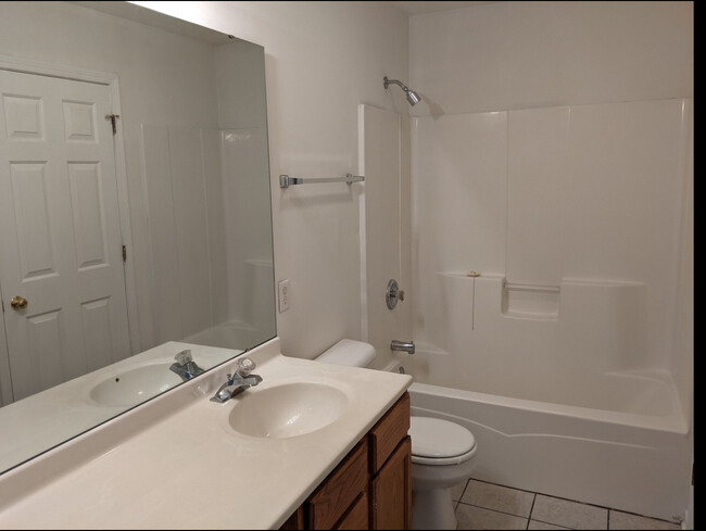 Upstairs Bathroom 1 - 1487 Stonefield Dr