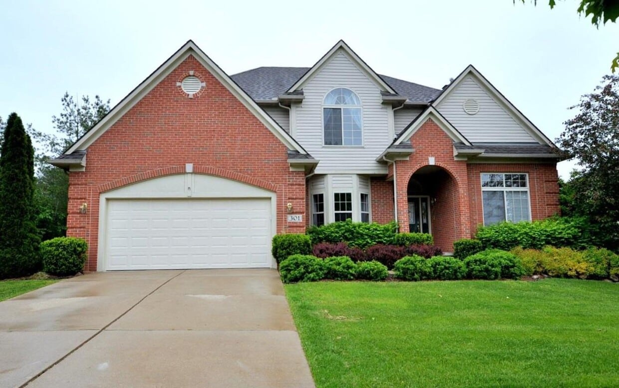 Foto principal - 301 Fairways Ln