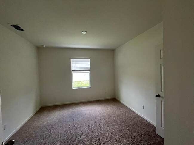 Foto del edificio - Brand New, Never Lived In