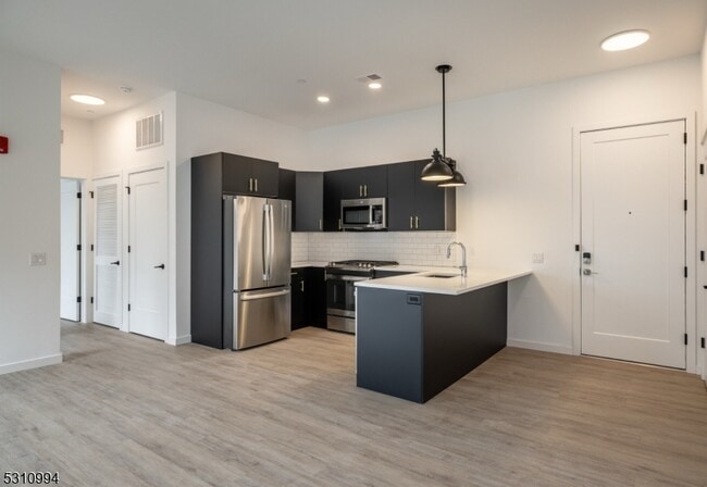 Building Photo - 22 Schuyler Pl