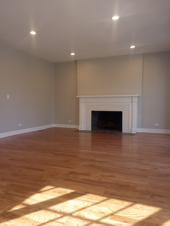 Building Photo - 6826 S Cregier Ave