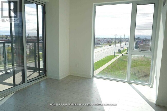 Photo du bâtiment - 3200 Dakota Cmn