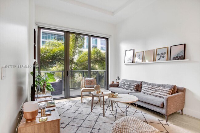 Foto del edificio - 121 NE 34th St