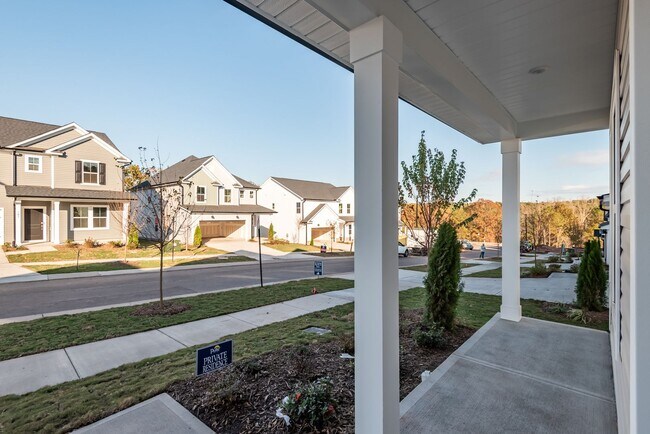 Foto del edificio - Brand New 5-Bedroom Home Available Now!