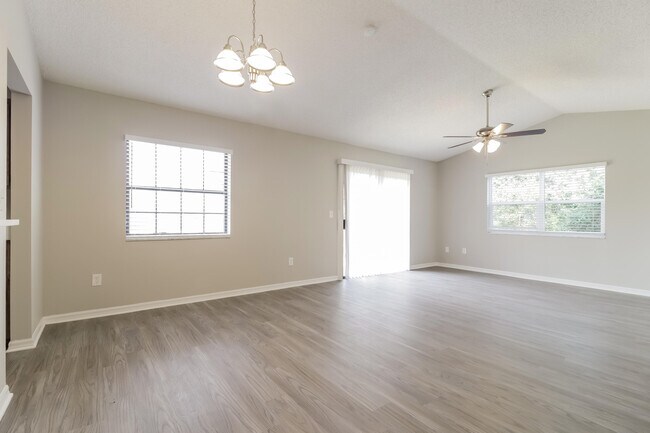 Building Photo - 3982 Ridgewood Dr