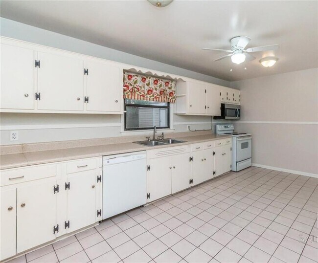 Foto del edificio - 2655 N Harbor Dr