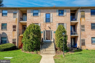 Building Photo - 2319 Pond View Dr