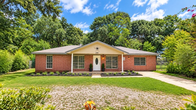 Building Photo - 2100 Hill Top Ct