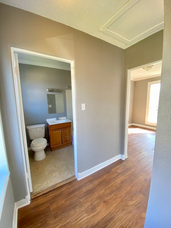 Building Photo - Bossier 2 Bedroom 1 Bath Town Home - Housi...