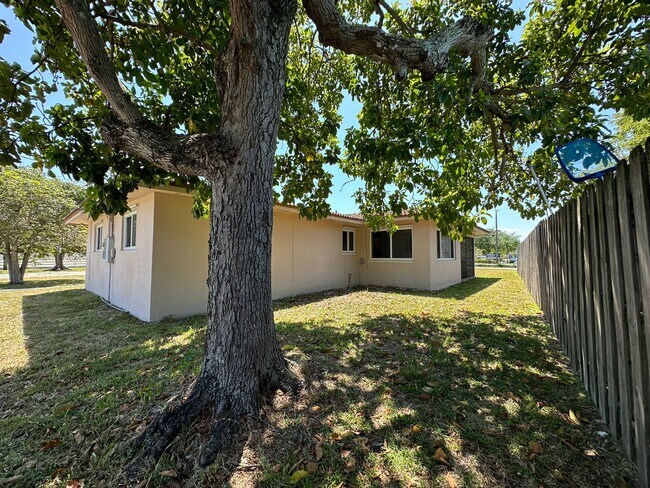 Building Photo - 4407 Arthur St