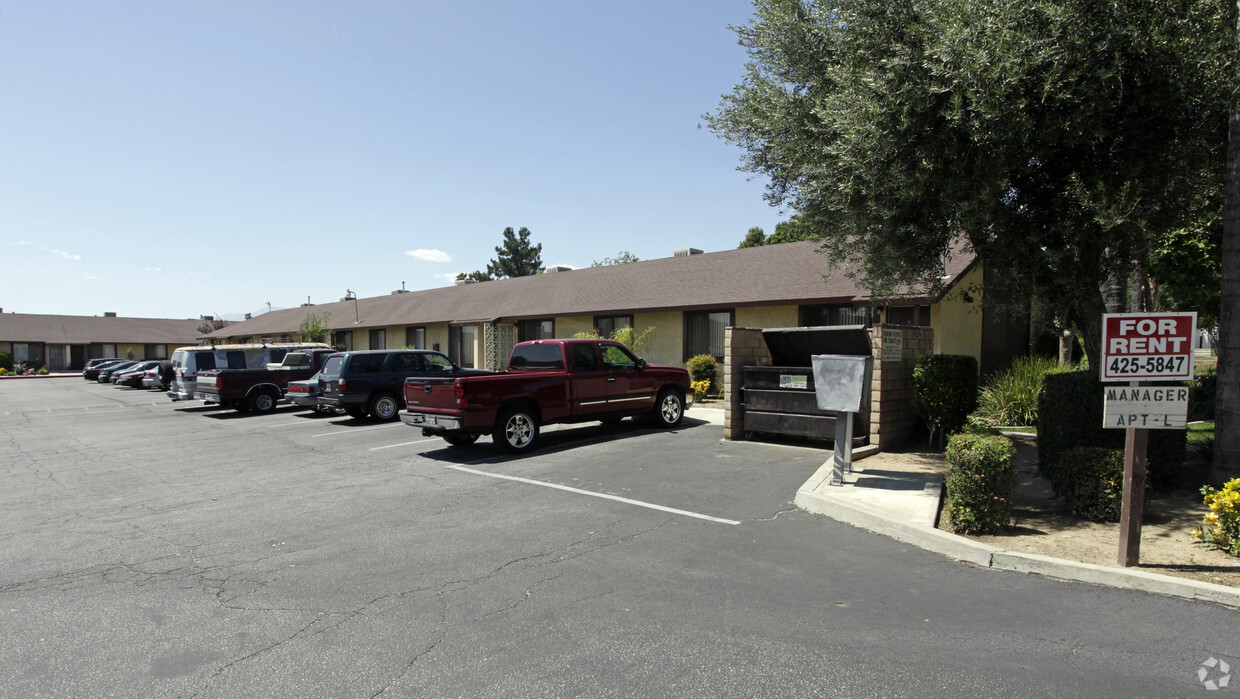 Primary Photo - Sycamore Court Apartments