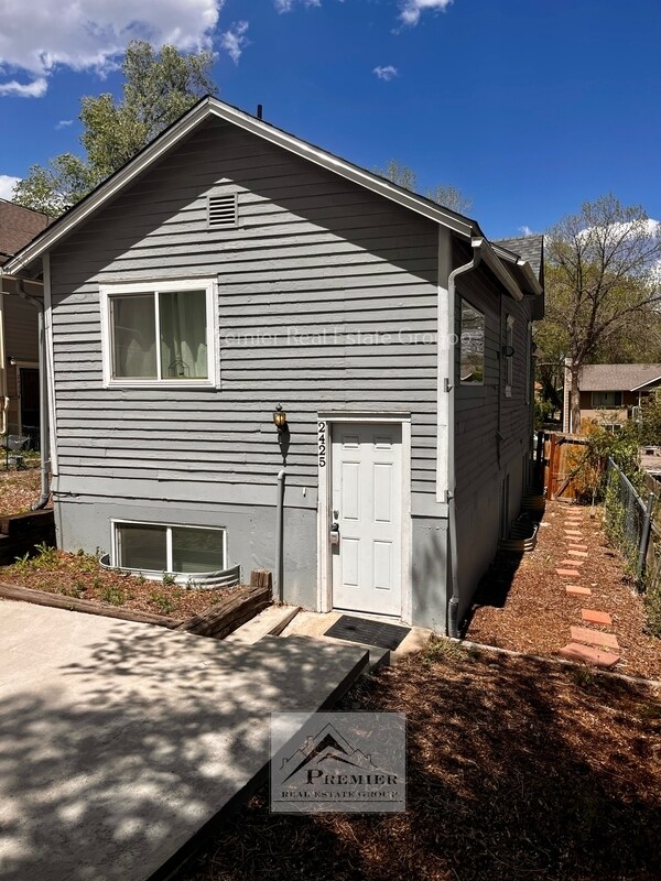 Building Photo - 2425 W Platte Ave