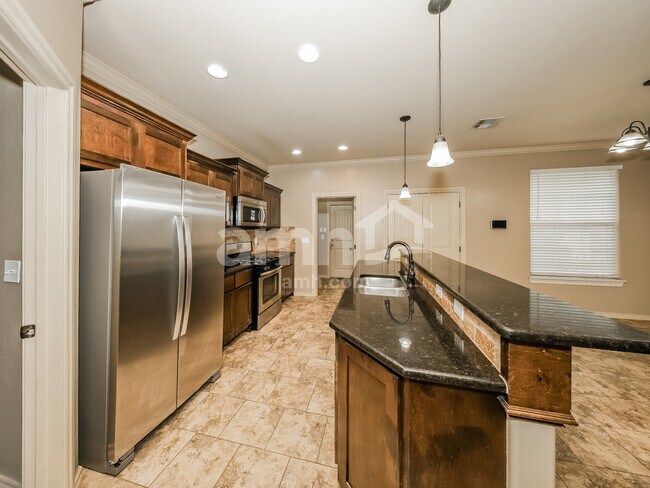 Building Photo - 8809 SW 46th St