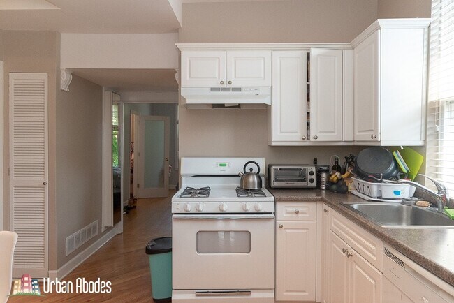 Foto del edificio - 3144 N Oakley Ave